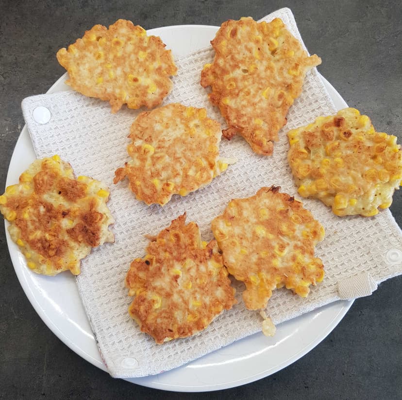 Galettes cuites et déposé sur du papier absorbant. 