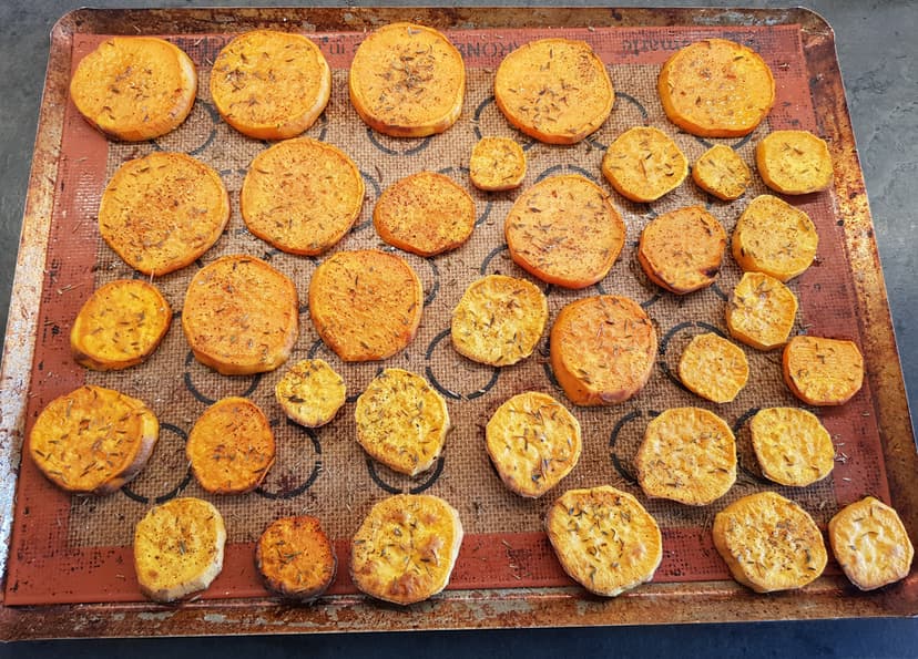 Rondelles de patates douces cuitent et assaisonné